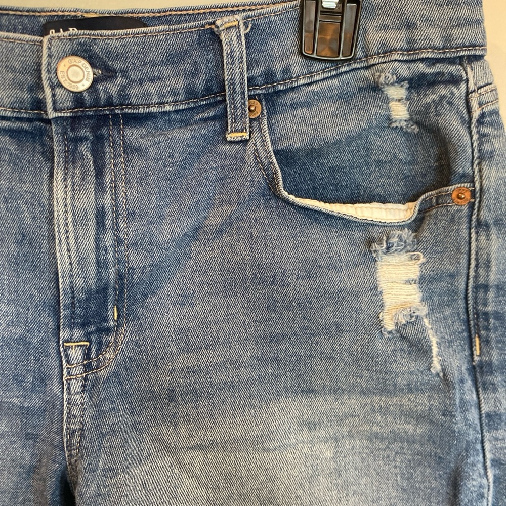 Gap Denim Shorts 5 Inch Distressed Medium Wash Size 10 / 30 - Picture 2 of 5